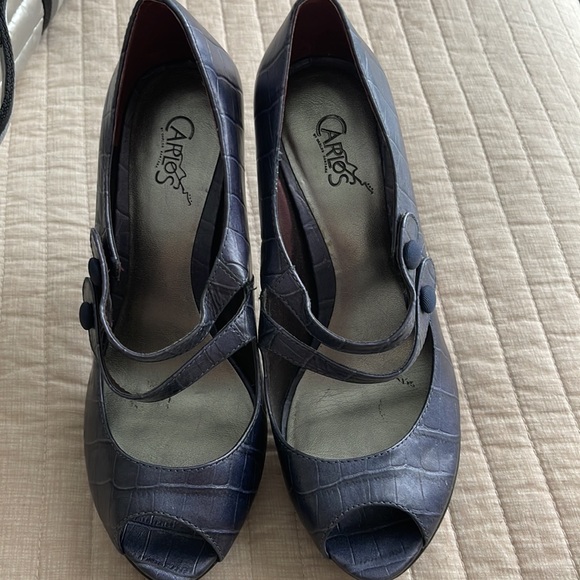 A beautiful open toe platform - Picture 2 of 5